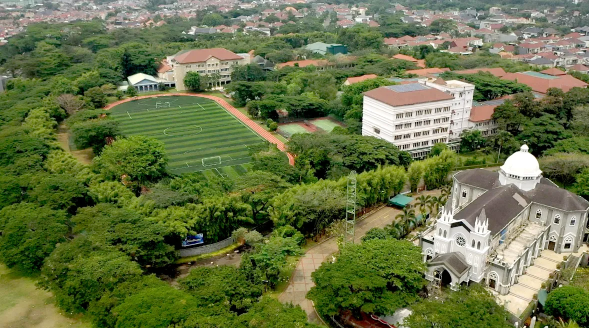 Santa Laurensia School campus